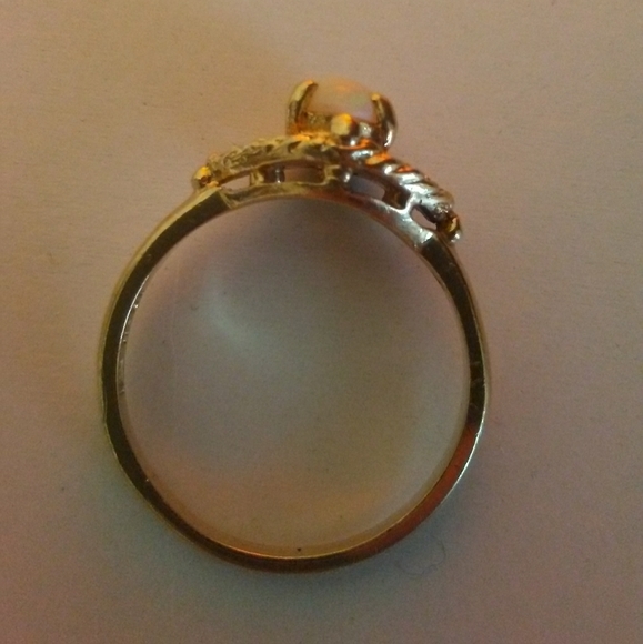 10K Yellow Gold Genuine Opal Solitare Vintage Ring size 4 - Picture 6 of 8